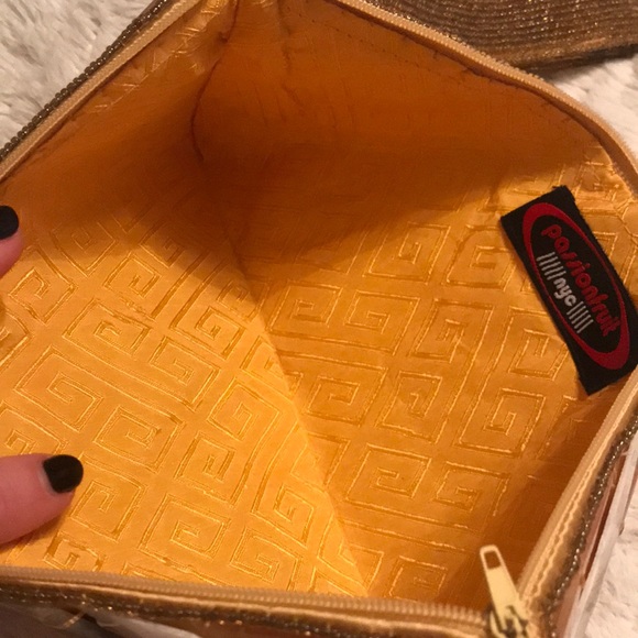 Handmade shell clutch - Picture 3 of 3